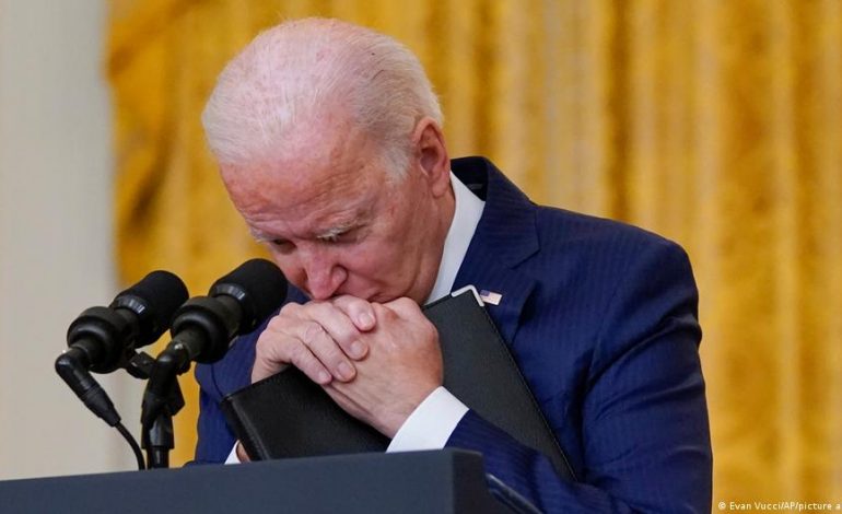 ANKETA/ Vetëm 43% e amerikanëve vlerësojnë pozitivisht punën e presidentit Biden