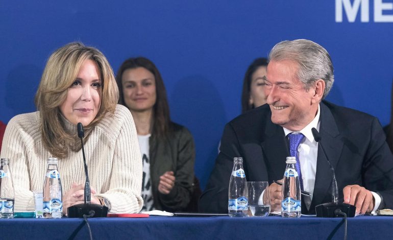 “S’ISHA E VETËDIJSHME”/ ÇUDIT Kokalari, “ndërron mendje” për largimin nga politika: Më keni në dispozicion