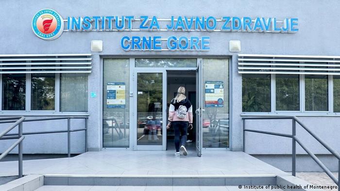 PO PERHAPET ME SHPEJTËSI/ Varianti “Omicron” kërcenon Malin e Zi