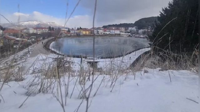 PAMJET FANTASTIKE/ Liqeni i Pukës ngrin plotësisht
