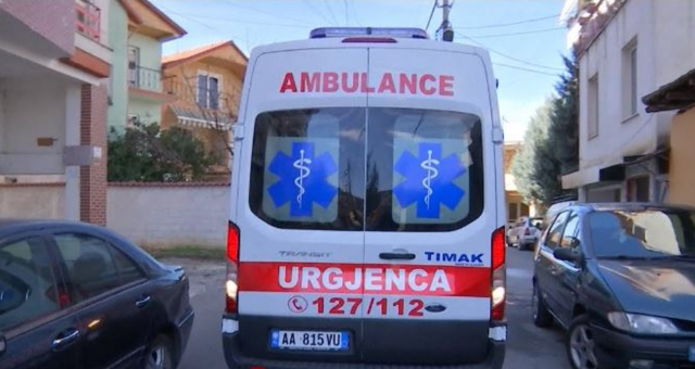 E RËNDË NË TIRANË/ Gruaja hidhet nga kati i tretë i pallatit, ndërron jetë në vendngjarje
