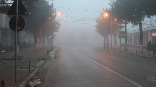 MJEGULLA DHE ACARI “PUSHTON” KUKËSIN/ Ngrijnë rrugët, disa fshatra pa drita