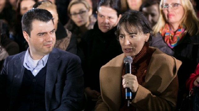 ZI NË FAMILJEN E LULZIM BASHËS/ Bashkëshortja jep lajmin e rëndë: Me hidhërim njoftojmë ndarjen nga jeta…