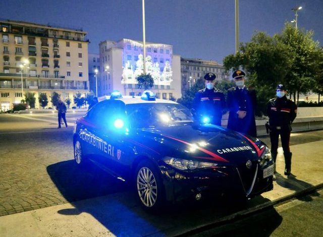 E PËSON SHQIPTARI/ Pozitiv me COVID del nga shtëpia për të shitur kokainë, policia…