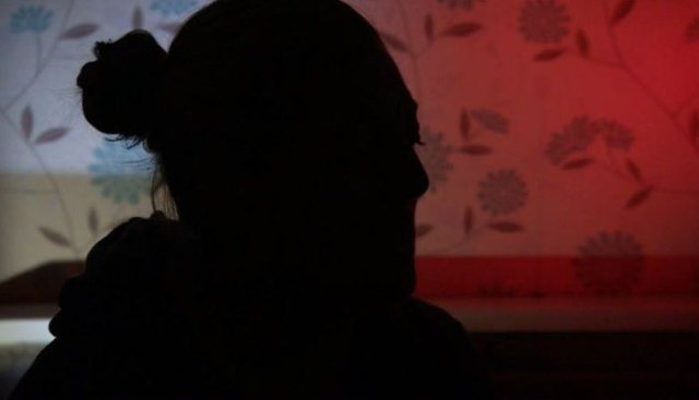 “ME MUA RRINTE NGA ORA 6 DERI NË 9″/ 32-vjeçarja zbulon si mësoi se ishte e lidhur me një burrë të martuar me 3 fëmijë