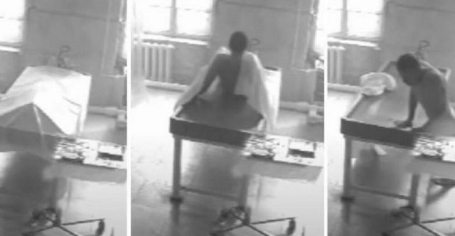 SHOKUESE/ I vdekuri “rikthehet në jetë”, ngrihet në këmbë brenda morgut (VIDEO)
