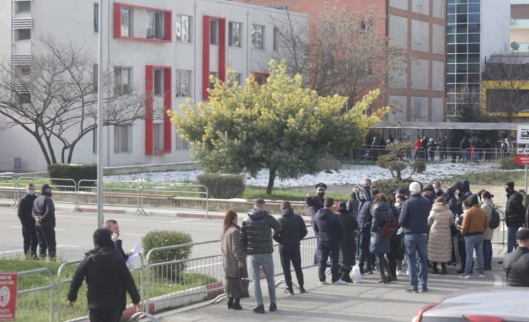 NUK NDALET COVIDI NË SHQIPËRI/ 7 viktima dhe mbi 2100 raste të reja