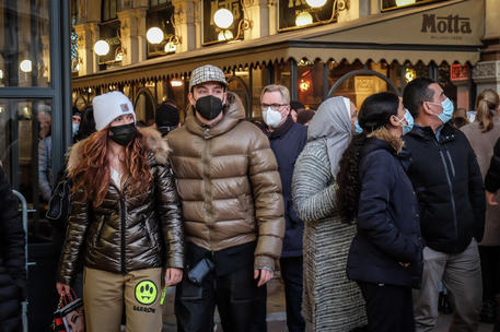 COVID-19/ Mbi 1 milion italian të infektuar, nga 3 janari edhe katër zona të tjera kthehen në zona të verdha