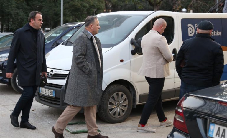 NDRYSHIME NË PD/ Enkelejd Alibeaj zë vendin e Alfred Rrushajt, Gjekmarkaj zgjidhet nënkryetar i PD