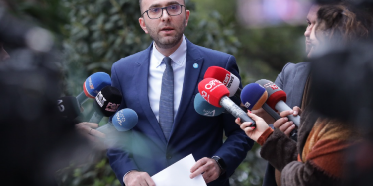 “PD S’BËHET PARTI…”/ Bardhi: Myftar Lumneshi, shoqëruesi i Berishës me rekorde kriminale. Vijnë për show në seli
