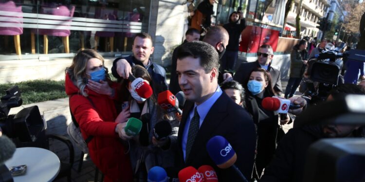 TREGON PRAPASKENAT E TAKIMIT TË BASHËS ME GRATË/ Artan Hoxha: Të bësh takim para hundës së Marshallit e Myftarit, kur…
