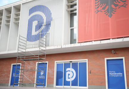 MIRATOHET RREGULLORJA E BRENDSHME E PD/ Çfarë u vendos në mbledhjen e Këshillit Kombëtar
