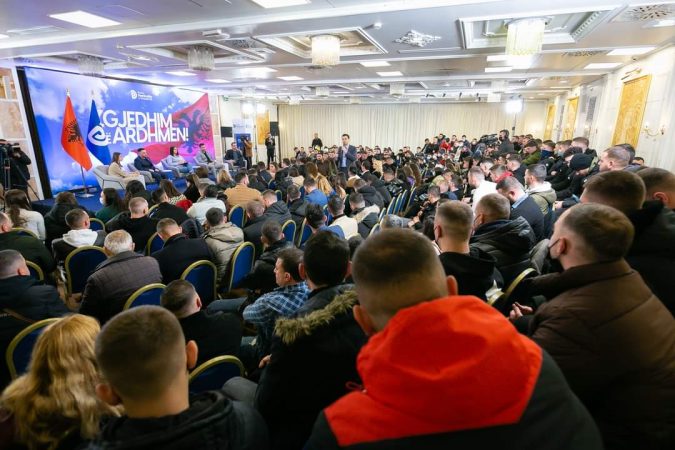 POSTON PAMJET ME TË RINJTË E FRPD/ Basha: Kanë zgjedhur të ardhmen, janë gati të ndryshojnë Shqipërinë