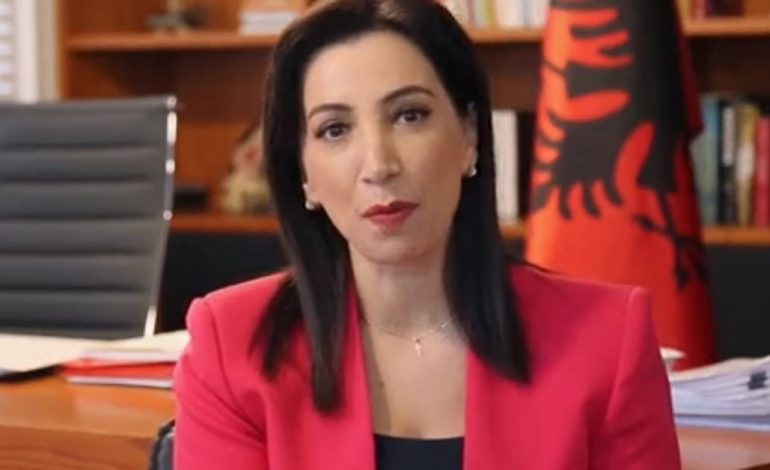 SHQIPËRIA DREJT ARSIMIT TË DETYRUAR DERI NË SHKOLLËN E MESME/ Ja paralajmërimi i ministres së Arsimit