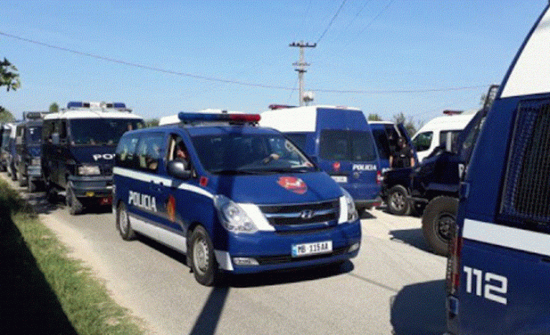 TAKIMI I BASHËS ME DEMOKRATËT NË MASA TË RREPTA SIGURIE/ Dhjetëra efektivë të Vlorës nisen drejt Fierit