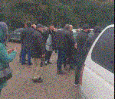 PROTESTA E BERISHËS/ Mes mbështetësve të ish kryeministrit në oborrin e PD edhe Stresi i pranishëm (FOTO)