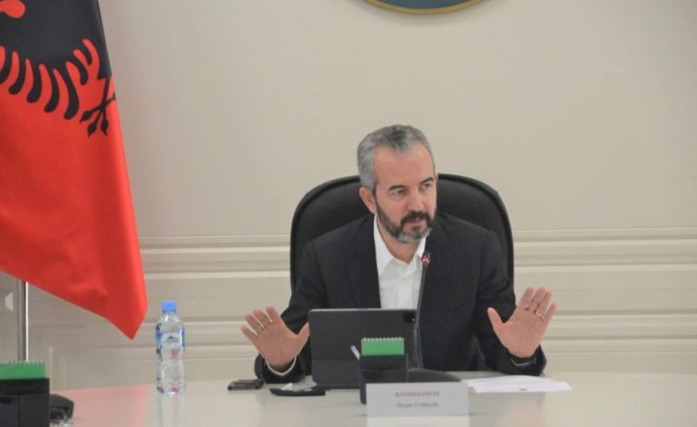 ZGJEDHJET E 6 MARSIT/ KQZ cakton anëtarët e partive në KZAZ