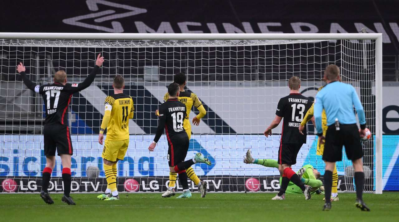 FRANKFURT-DORTMUND/ Befasuese për Haaland me shokë, pësojnë 2 gola në 9 minuta (VIDEO)