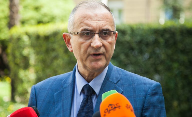 COVIDI/ Petrit Vasili AKUZON qeverinë: Qytetarët janë lënë në mëshirë të fatit! Sot u bënë 1150 testime që të fshihet…
