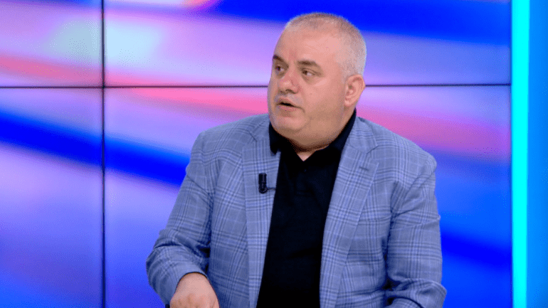 “HYNI QETËSISHT”/ Artan Hoxha thirrje demokratëve: “Gardistët” e Bashës kanë për detyrë të mbrojnë vetëm…