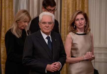 CILA ËSHTË ZONJA E PARË ITALIANE? Njihuni me Laura Mattarellan, të bijën e presidentit, që e ndjek në çdo hap