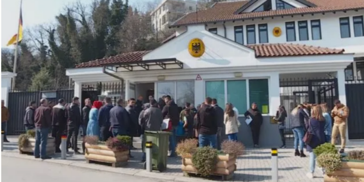 NJOFTIMI/ Ambasada gjermane në Tiranë: Ja deri kur do të qëndrojmë të mbyllur në sektorin e vizave