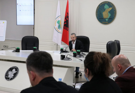 ZGJEDHJET E PJESSHME/ 8 parti kërkojnë të regjistrohen, Berisha i pavendosur për formulën e kandidimit
