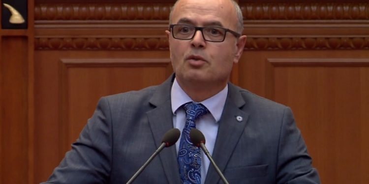 “TREKËNDËSHI I 21 JANARIT”/ Petro Koçi: Meta-Berisha-Basha po i hapin “petët lakrorit”