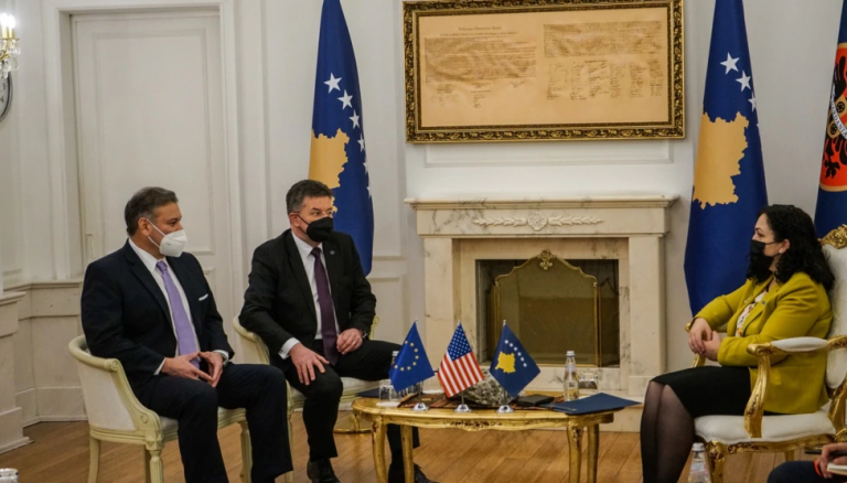 “SERBIA PO BLLOKON PROGRESIN”/ Vjosa Osmani kërkon nga BE-ja trajtim të barabartë në dialog