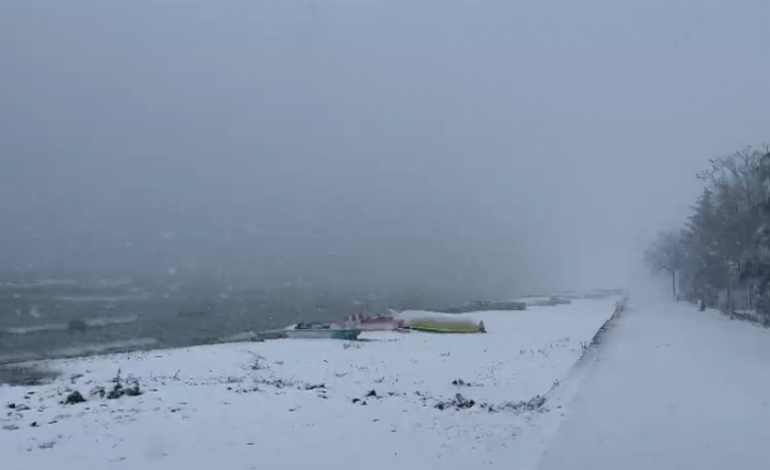 PARALAJMËRIMET PËR ULJE TEMPERATURASH/ Shihni çfarë po ndodh në Pogradec (VIDEO)