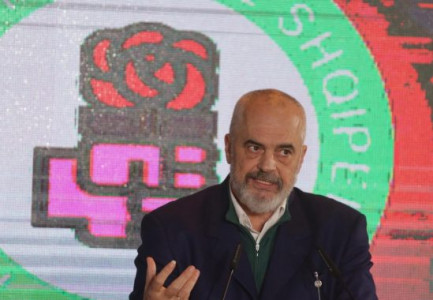 PËRFUNDON MBLEDHJA E RAMËS ME DREJTUESIT E QARQEVE/ Ja çfarë është diskutuar. Nesër pritet mbledhja e Kryesisë së PS