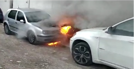 PAMJET/ Makina përfshihet nga flakët në Vlorë, ja dyshimet e para