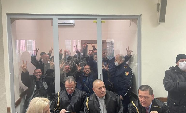 E FUNDIT/ Gjykata e Tiranës LIRON 34 të arrestuarit e protestës së dhunshme të 8 Janarit