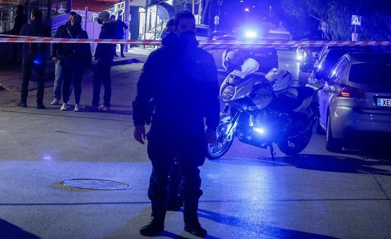 BRESHËRI PLUMBASH DREJT NJË FURRE BUKE NË ATHINË/ Plagosen dy shqiptarët, pamjet e para nga vendngjarja (Foto)