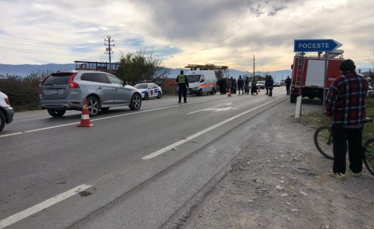 AKSIDENT NË FARKË/ Shoferja humb kontrollin e mjetit dhe del nga rruga