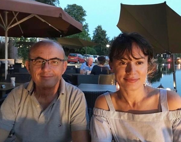 PAK DITË MË PARË HUMBI TË ATIN/ Aurela Basha publikon foton: Babai im ishte një burrë i fortë Labërie, më rriti…