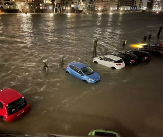 MOTI I KEQ/ Stuhia e madhe në veri të Gjermanisë, paralajmërohen përmbytje