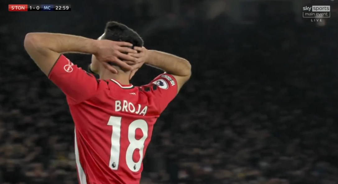 BROJA I PAFAT/ I anulohet një gol dhe pastaj godet shtyllën ndaj Manchester City-t (VIDEO)