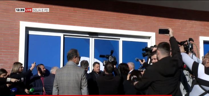 GRUPI I BERISHËS MBËRRIN NË PD/ Dyert të “blinduara” (VIDEO)