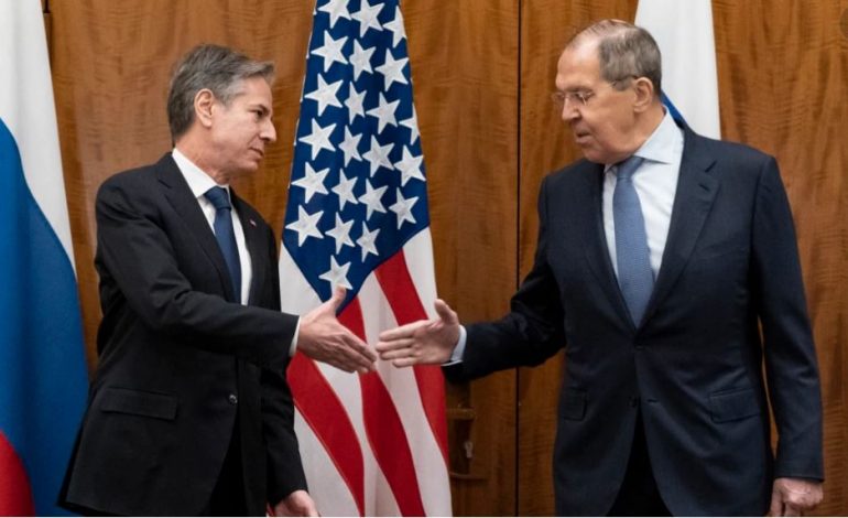 A DO E PUSHTOJË RUSIA-UKRAINËN? Përfundon pa sukses takimi Blinken-Lavrov: Bisedime të hapura e të dobishme, por…