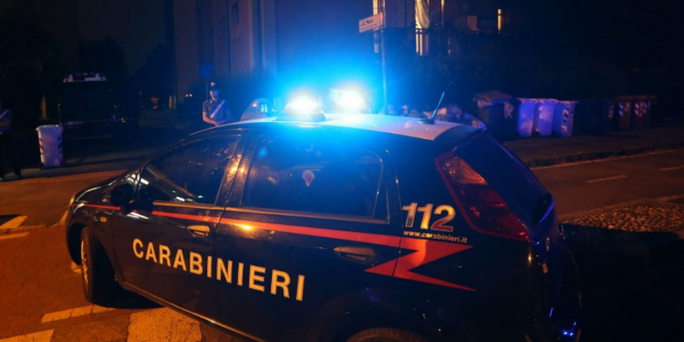 SI NË FILM AKSION/ Shqiptarët çajnë postbllokun por i lë në baltë makina dhe kapen nga policia me drogë e euro