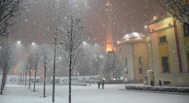 BORË NË TIRANË? Meteorologia bën parashikimin: Termometri do shkojë deri në -13 gradë celsius