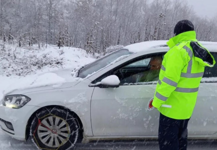MOTI I KEQ NË DIBËR/ Policia njoftim për drejtuesit e mjeteve: Përdorni goma dimërore, ja akset që duhet të shmangni