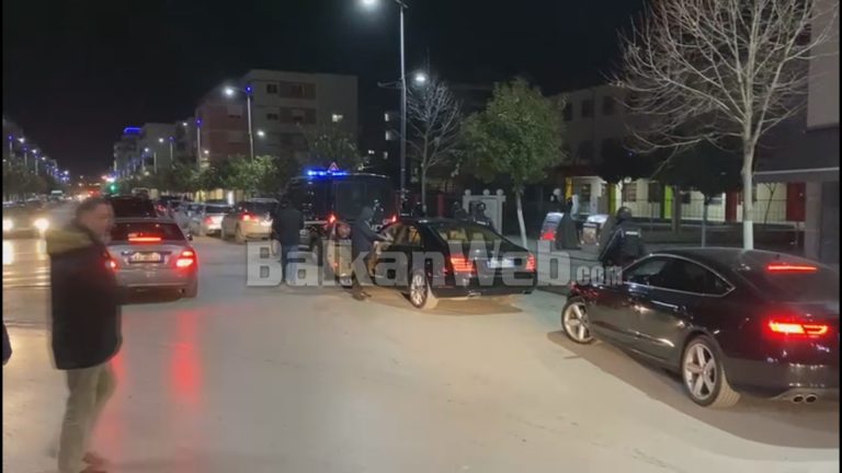 POLICIA “BLINDON” FIERIN/ Në “sitë” automjetet luksoze dhe ato me targa të huaja. Postblloqe në gjithë qytetin