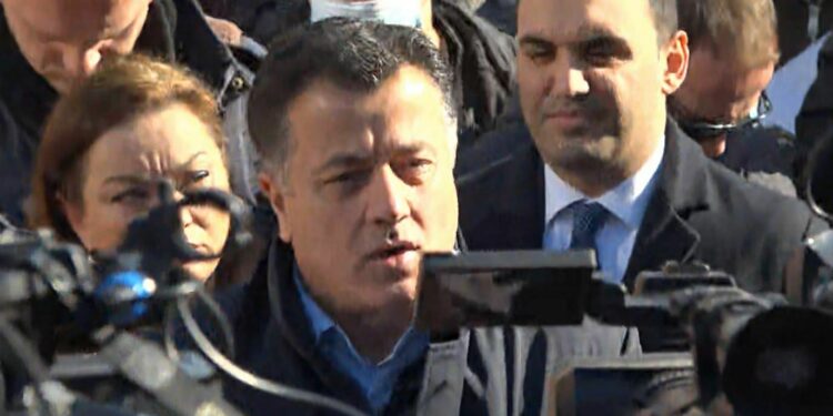 ZBARDH QËNDRIMIN E BERISHËS PËR DJEGIEN E MANDATEVE/ Noka: S’e di a do keni këllqe ta mbani