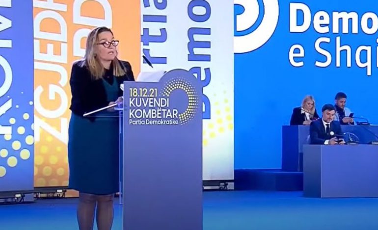 I PËRMENDËN DJALIN QË NUK JETON MË/ Aktivisti i PD reagon i revoltuar për komentet ndaj deputetes Açka: KAFSHËRI