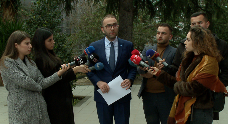 “PROTESTA KA QËLLIM TË BUNKERIZOJË PD”/ Bardhi: Berisha i ka ofruar demokratëve vetëm gënjeshtra