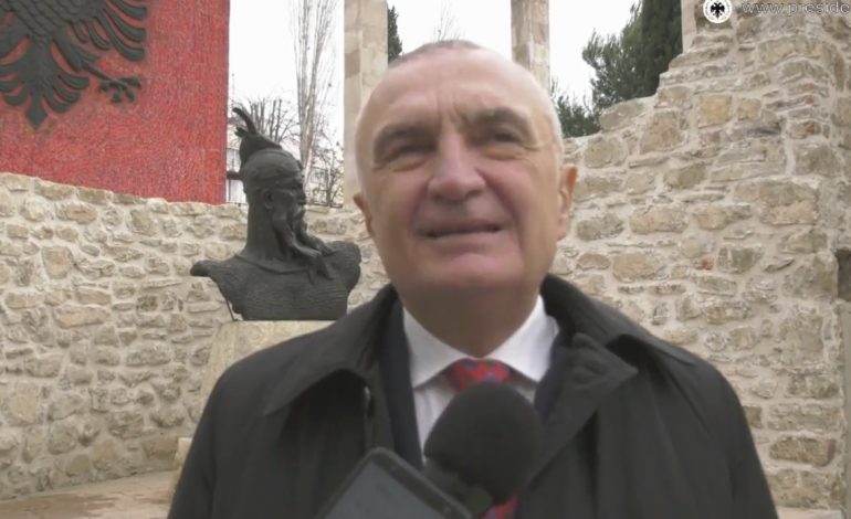 HOMAZHE NË VARRIN E HEROIT KOMBËTAR/ Meta: Gjergj Kastriot Skënderbeu përcaktoi në mënyrë të pakthyeshme…
