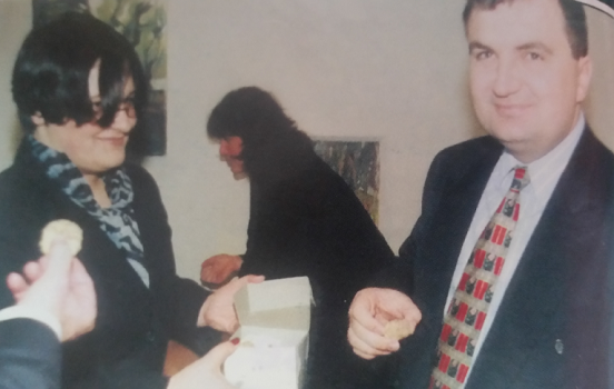 28 VJETORI I PUTHJES SE PARE/ Kryemadhi del nga kostumi i politikës, publikon videon për Ilir Metën