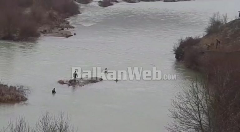 DYSHOHET SE U MBYT 8 DITË MË PARË NË LUMË/ Ende asnjë gjurmë. Familjarët angazhohen për gjetjen e 43-vjeçarit